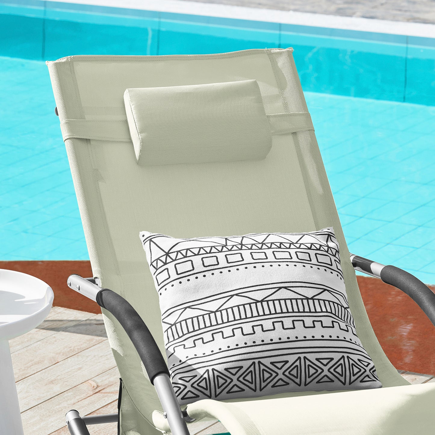 1 Stück Sonnenliege Gartenliege Relaxliege Schaukelliege Liegestuhl Outdoor mit Kopfkissen Ergonomische Liegefläche Wetterbeständiges Gewebe Metallgestell Seitentasche Bis 150 kg Terrasse Balkon Garten Camping 150x87x63cm