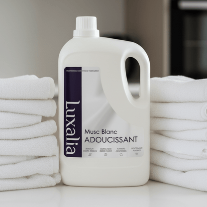 Weichspüler Weißer Moschus 5L – Intensiv Parfümiert – Verführerischer, Langanhaltender & Intensiver Duft – Bis zu 250 Wäschen – White Musk – Wäscheweichspüler – LUXALIA