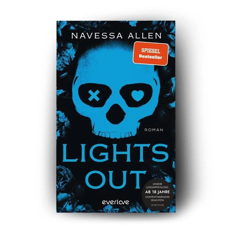 Lights Out - Taschenbuch - Roman Mit Glow in the Dark Cover Heiße Dark RomCom für Leser:innen von Brynne Weaver endlich auf Deutsch (Aly & Josh) - Navessa Allen - Lights Out - 592 S. - Deutsch - 2026 - Piper Verlag GmbH - EAN 9783492067317