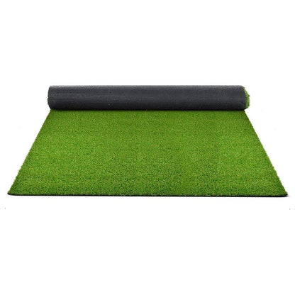 Kunststoffrasen Rolle – Strapazierfähiger Kunstrasen mit Drainagelöchern – Ideal für Balkon, Garten, Terrasse und Freizeitbereiche – Verschiedene Größen und Stärken