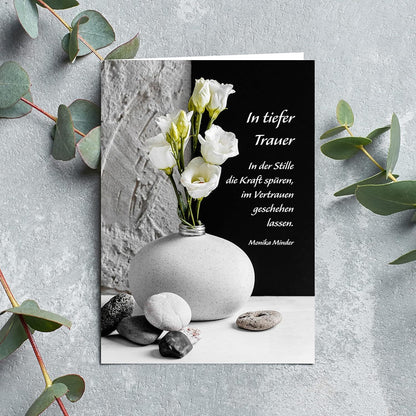 8 Trauerkarten Beileidskarten Trauer mit Text und Umschlag Beileid Klappkarten mit Spruch Beerdigung Anteilnahme stilvoll weiße zarte Blume und Stein Kondolenz Kondolenzkarten zum Abschied