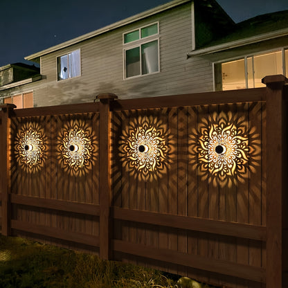 Solar-Wandzaunleuchten Metalllaterne, Solarbetriebene Außen-Deck-Stufenleuchten, Mandala-Design IP65, LED-Solar-Landschaftslichtprojektion für Gartenpfosten, Terrasse, Hinterhof, Hofdekoration, Hochzeit, Bestes Geschenk, Warmweiß
