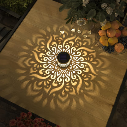Solar-Wandzaunleuchten Metalllaterne, Solarbetriebene Außen-Deck-Stufenleuchten, Mandala-Design IP65, LED-Solar-Landschaftslichtprojektion für Gartenpfosten, Terrasse, Hinterhof, Hofdekoration, Hochzeit, Bestes Geschenk, Warmweiß
