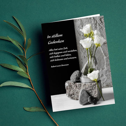 8 Trauerkarten Beileidskarten Trauer mit Text und Umschlag Beileid Klappkarten mit Spruch Beerdigung Anteilnahme stilvoll weiße zarte Blume und Stein Kondolenz Kondolenzkarten zum Abschied