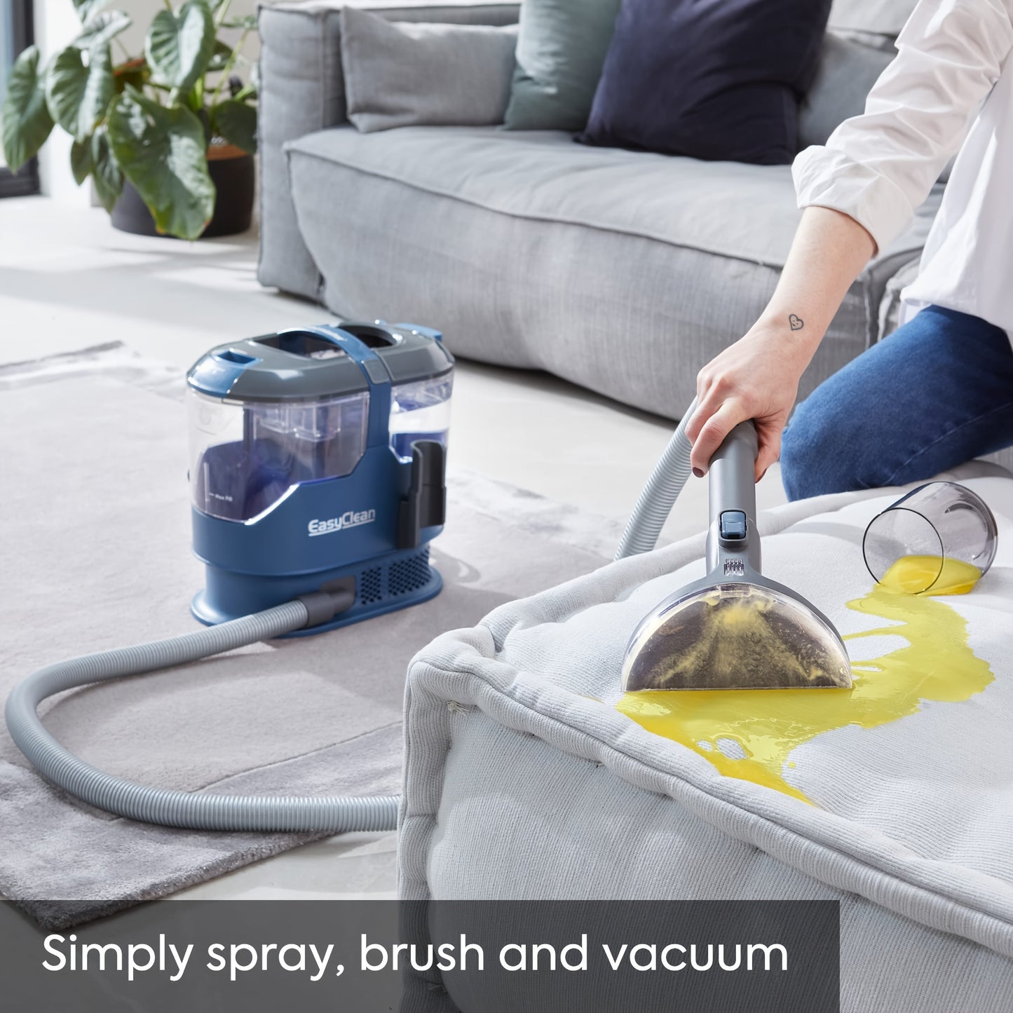 Easyclean Quick Teppichentferner für Teppiche, Treppen und Polstermöbel. Mit 2 Werkzeugen, einem starken 800W Motor, verlängerter Reichweite und einem geräumigen 2,5L Tank.