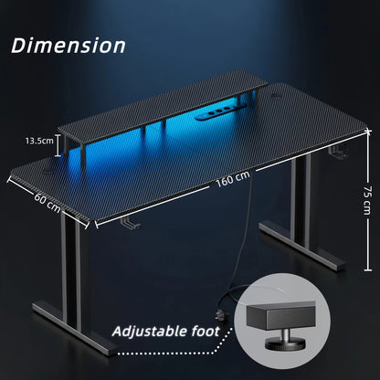 RGB LED Gaming-Schreibtisch mit Steckdosen  Monitorständer, Ergonomischer Computer-Gaming-Arbeitsplatz, Große Carbonfaser-Arbeitsplatte fürs Homeoffice mit Getränkehalter  Kopfhörerhalterung, Schwarz