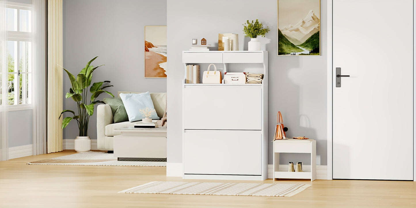 Ein Schuhschrank mit 2 Klapptüren, ein schmales Schuhregal mit vier verstellbaren Fächern, geeignet für 12-16 Paar Schuhe, ideal für Eingangsbereiche, Flure und begehbare Kleiderschränke. Er ist in Weiß erhältlich.