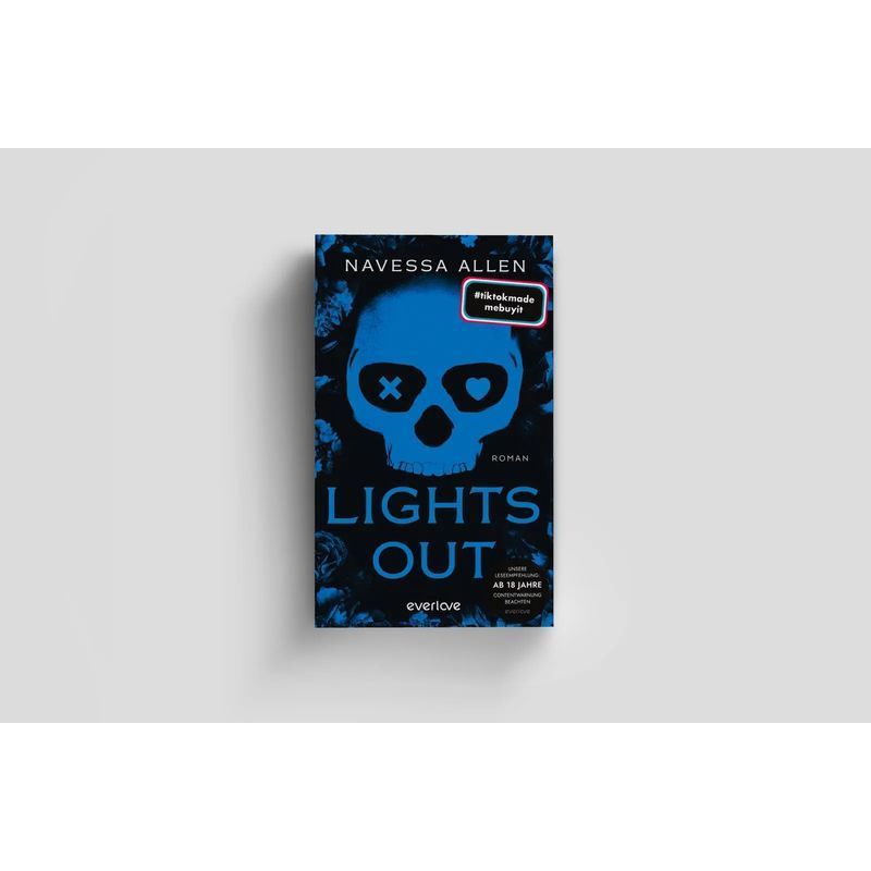 Lights Out - Taschenbuch - Roman Mit Glow in the Dark Cover Heiße Dark RomCom für Leser:innen von Brynne Weaver endlich auf Deutsch (Aly & Josh) - Navessa Allen - Lights Out - 592 S. - Deutsch - 2026 - Piper Verlag GmbH - EAN 9783492067317