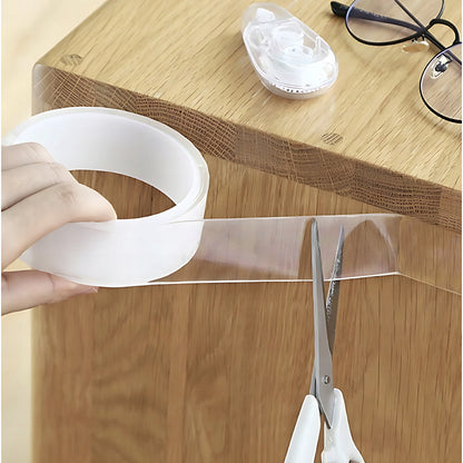 Doppelseitiges Nano-Montageband, 5 Meter lang und 2 cm breit, aus transparentem Silikongel. Wasserdicht, wiederverwendbar und extrem stark – hält Gegenstände ohne Nägel oder Kleber. Perfekt zum Befestigen von Dekorationen, Leisten, Haken oder Kabeln. Hint