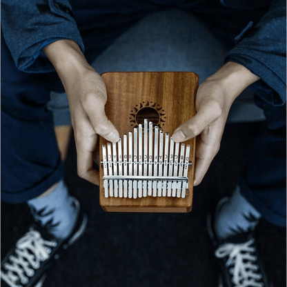 KALIMBA Afrikanische Daumenklavier von ZANZIBAR Dekorierte ZUBEHÖR