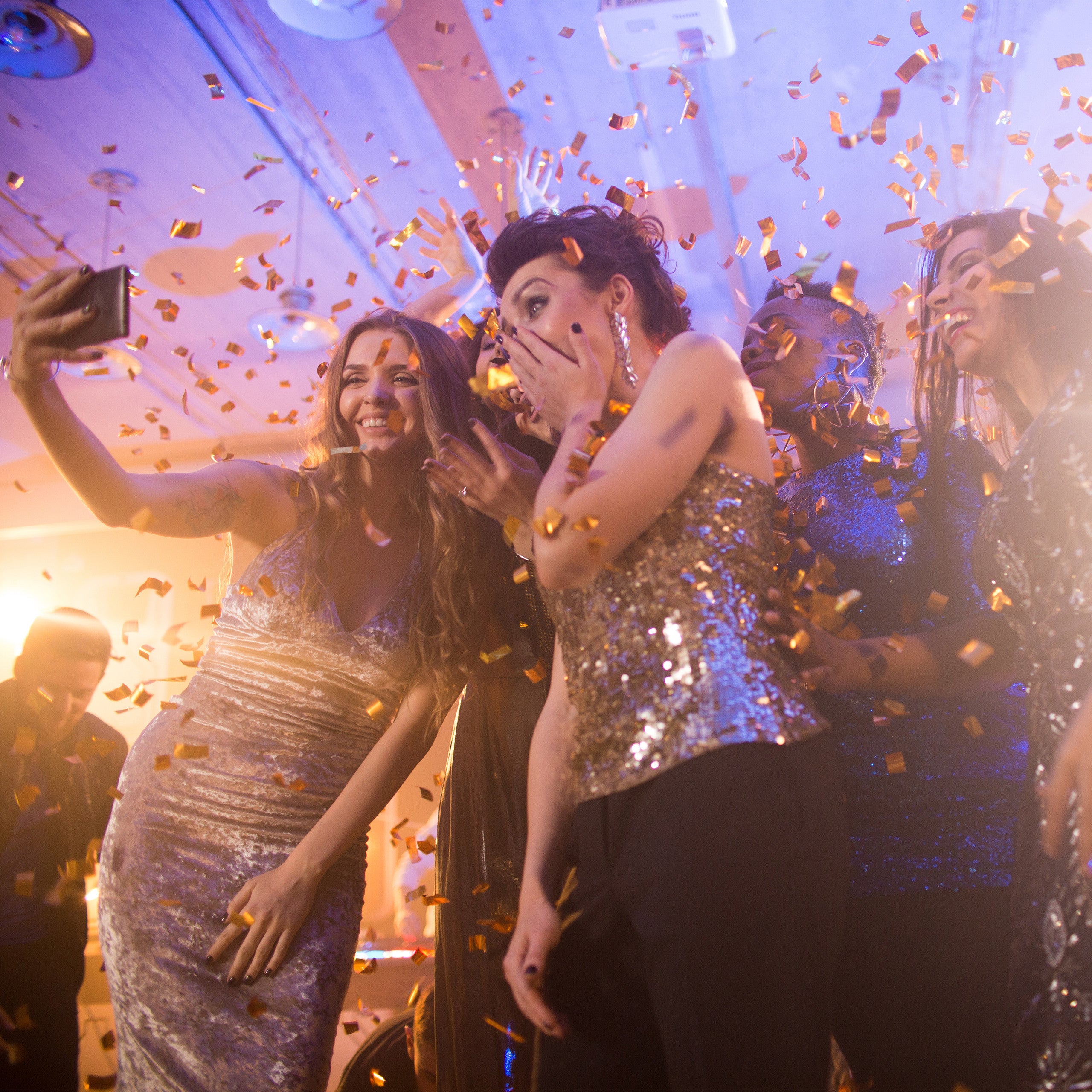 Party Popper in Gold, 40 cm für Spielzimmer und Zuhause – Detailansicht 2
